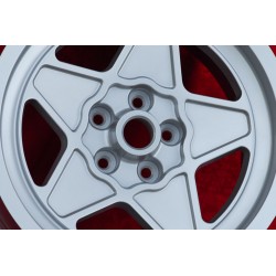 1 wheel 308 8x16 5x108 Ferrari Ferrari 208 308 328 w o ABS Mondial 8 Mondial 3 2 w o ABS (rear axle) silver